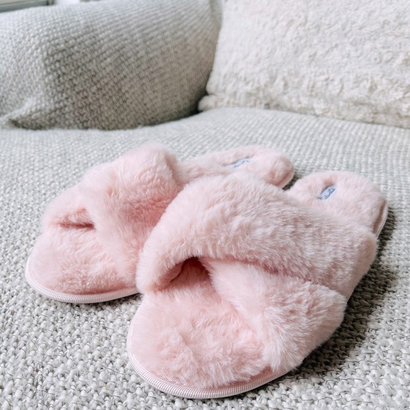 Splendid Faux Fur Crisscross Slippers Size M/L - Picture 5 of 7